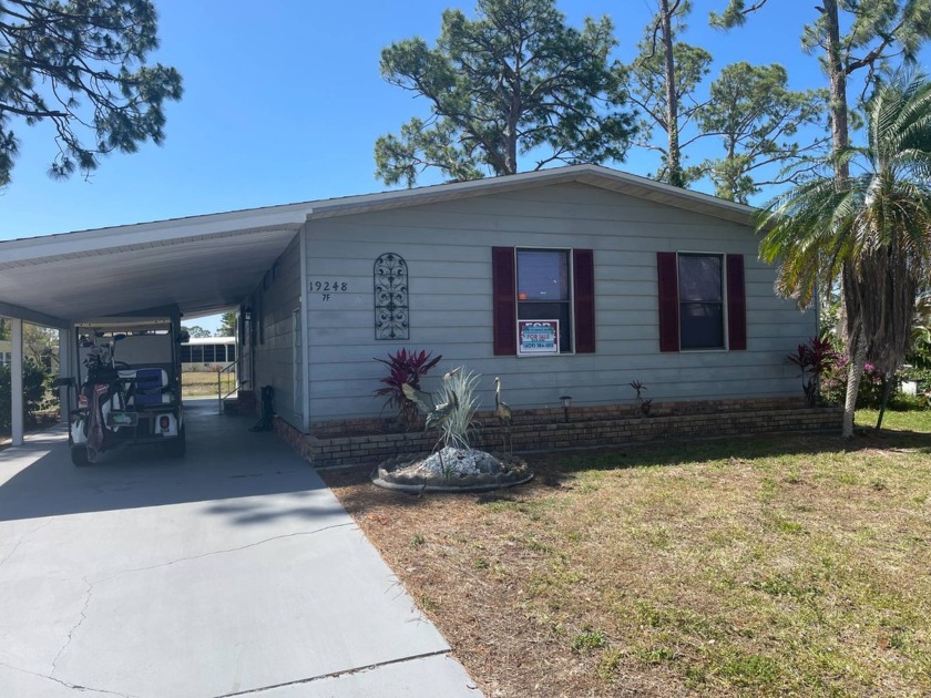 This great TURNKEY manufactured home has many updates thru-out - Beach Home for sale in North Fort Myers, Florida on Beachhouse.com