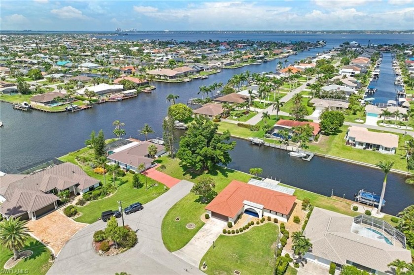 DID NOT FLOOD, DIRECT AND SAILBOAT ACCESS, NO BRIDGES! This - Beach Home for sale in Cape Coral, Florida on Beachhouse.com