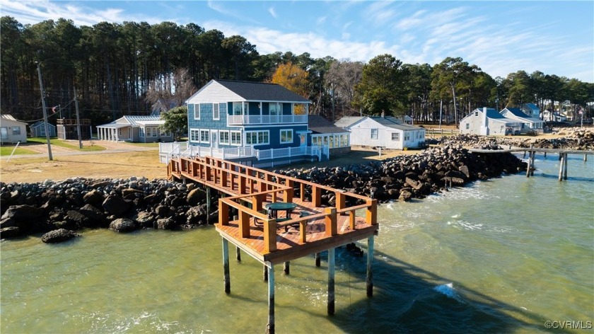 LOCATION, LOCATION, LOCATION!! WOWZA! This WATERFRONT Deltaville - Beach Home for sale in Deltaville, Virginia on Beachhouse.com