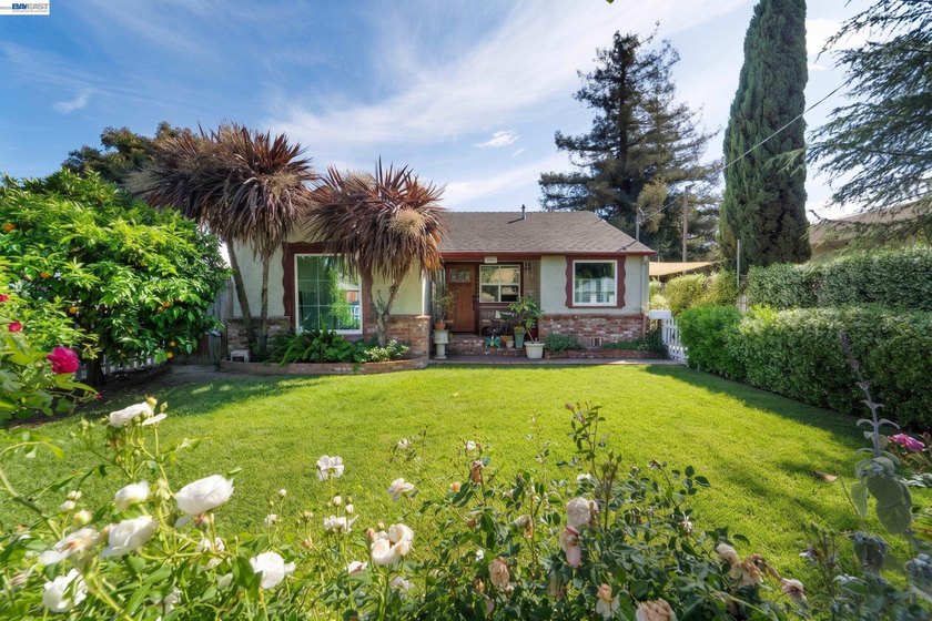 The quintessential Niles home! A polished gem that has been - Beach Home for sale in Fremont, California on Beachhouse.com