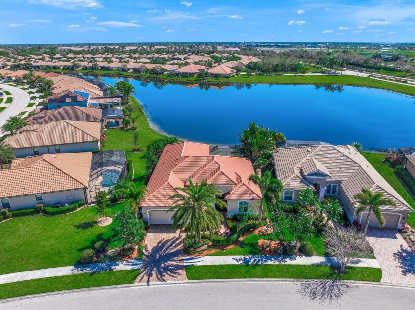 Welcome to Granlago and an impressive Lee Wetherington estate - Beach Home for sale in Venice, Florida on Beachhouse.com