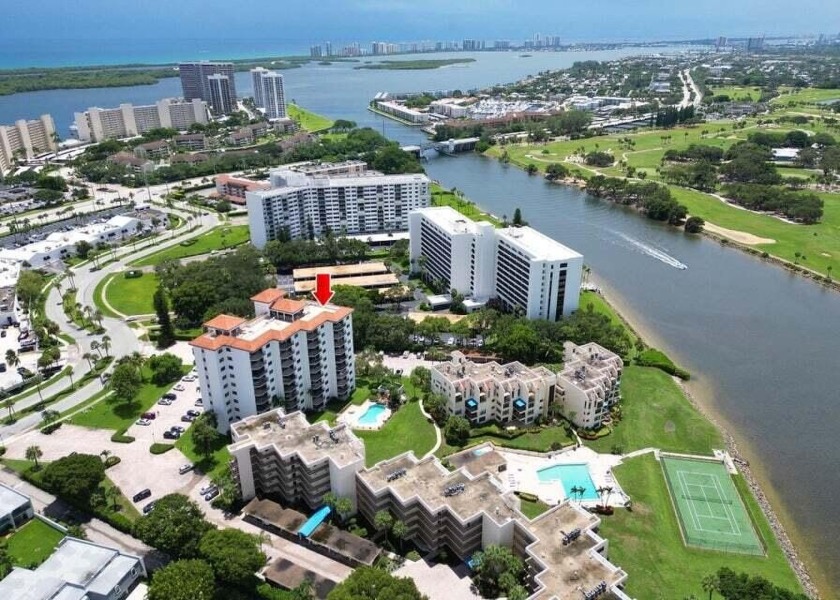 This highly sought after waterfront location offers a 2 bedroom/ - Beach Condo for sale in North Palm Beach, Florida on Beachhouse.com