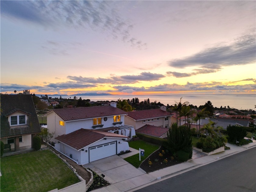 This stunning, turn-key, ocean view executive home is perched - Beach Home for sale in Rancho Palos Verdes, California on Beachhouse.com