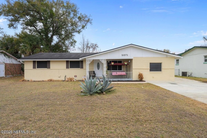 Come and enjoy this lake view at this updated 3 bedroom 2 bath - Beach Home for sale in Jacksonville, Florida on Beachhouse.com