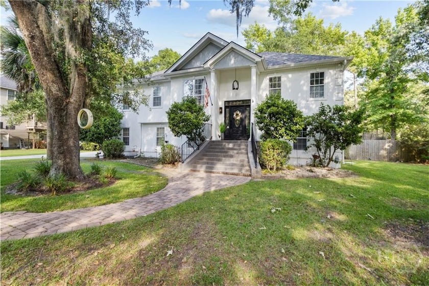 No HOA - park your boat with ease! This stunning split-level - Beach Home for sale in Richmond Hill, Georgia on Beachhouse.com