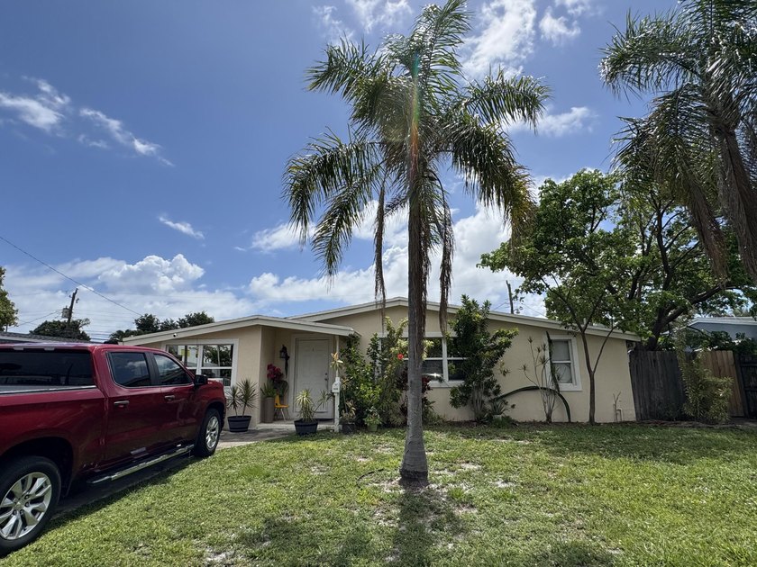 Best value in town! Charming single family home with a big - Beach Home for sale in Oakland Park, Florida on Beachhouse.com