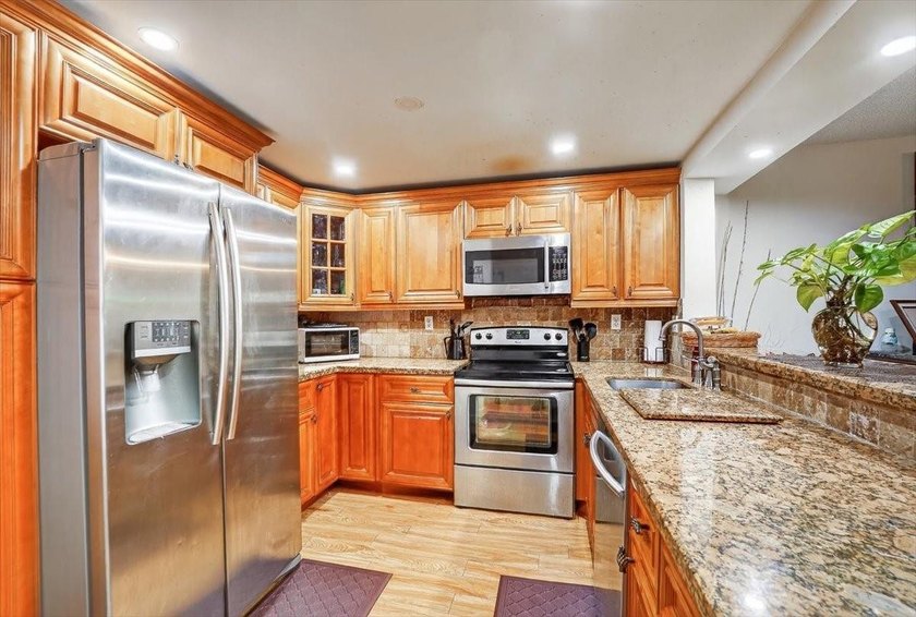 Rarely available condo unit! Spacious 2 bedrooms, 2 baths. Well - Beach Condo for sale in Tamarac, Florida on Beachhouse.com