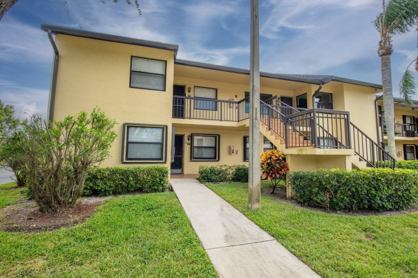 Spacious and nicely maintained with plenty of storage space, new - Beach Condo for sale in Lake Worth, Florida on Beachhouse.com