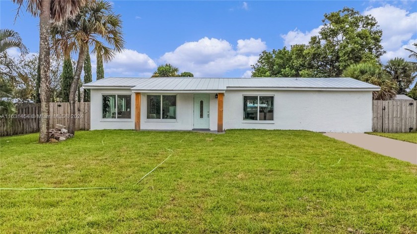 Exceptional Opportunity: Beautiful Home in Prime Jensen Beach - Beach Home for sale in Jensen Beach, Florida on Beachhouse.com