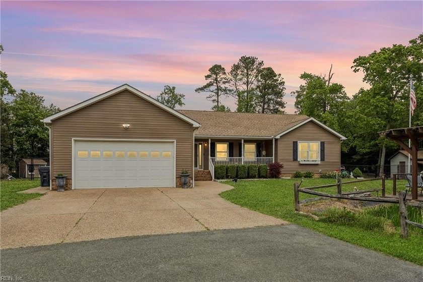 Charming country retreat on 2.79 acres, zoned A1 in the heart of - Beach Home for sale in Williamsburg, Virginia on Beachhouse.com