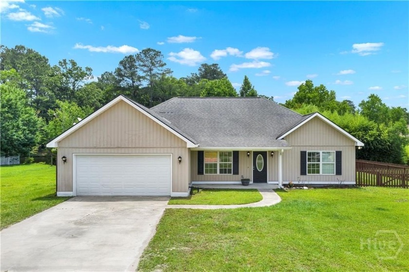 Welcome to 29 Joy Lane! This move-in ready 3-bedroom, 2-bathroom - Beach Home for sale in Midway, Georgia on Beachhouse.com