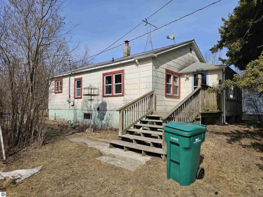 Charming 2 bedroom, 1 bath home is located on 8 city lots (1.38 - Beach Home for sale in Tawas City, Michigan on Beachhouse.com