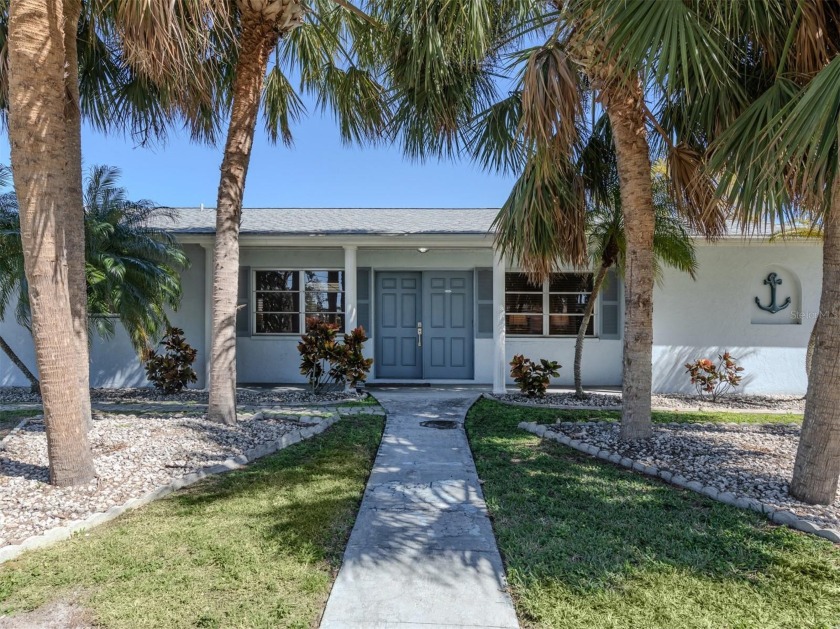 Discover this charming pool home in South Venice, just 3.5 miles - Beach Home for sale in Venice, Florida on Beachhouse.com