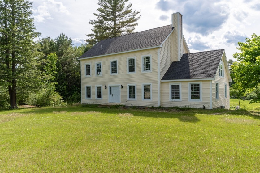 Beautiful 2001 Colonial on 3.5 peaceful acres! Offers 4+ - Beach Home for sale in Brunswick, Maine on Beachhouse.com