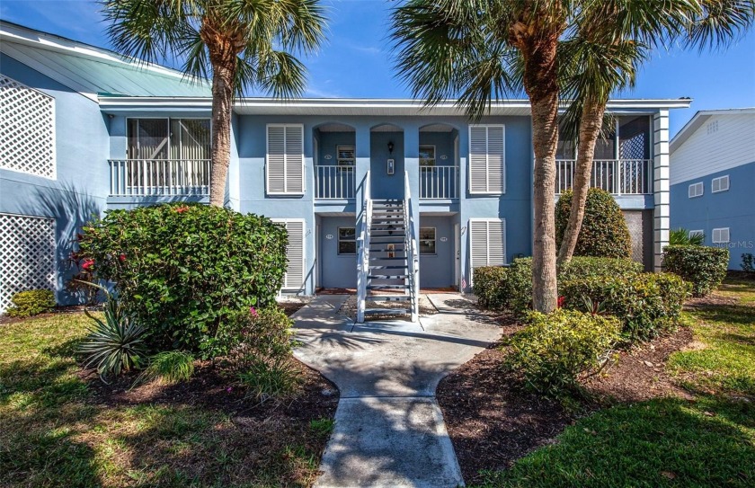 Fabulous top floor, end unit, with a golf course view, TURNKEY - Beach Condo for sale in Venice, Florida on Beachhouse.com