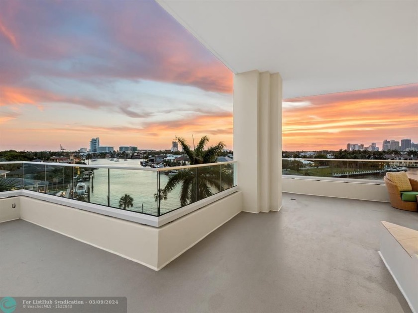 SPECTACULAR VIEWS - Enjoy 180 degrees of stunning scenery - Beach Condo for sale in Fort Lauderdale, Florida on Beachhouse.com