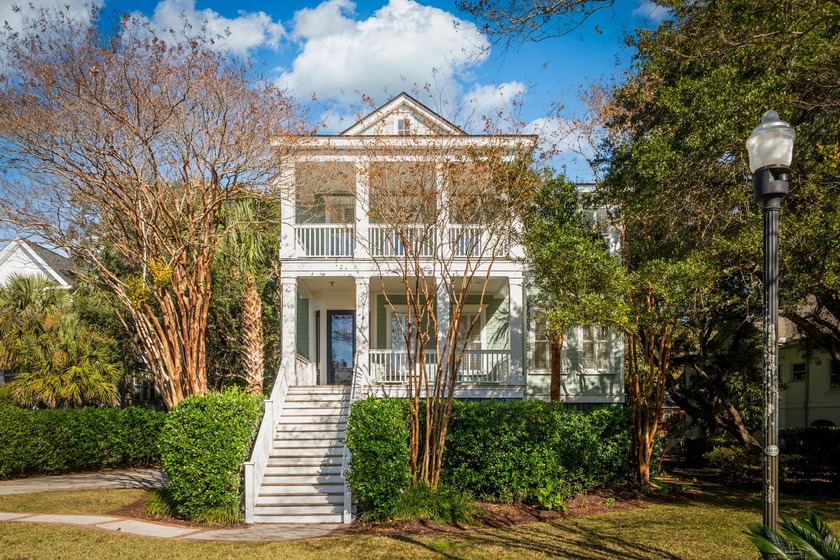 Welcome to 832 Fiddlers Point Lane, a charming three bedroom - Beach Home for sale in Mount Pleasant, South Carolina on Beachhouse.com