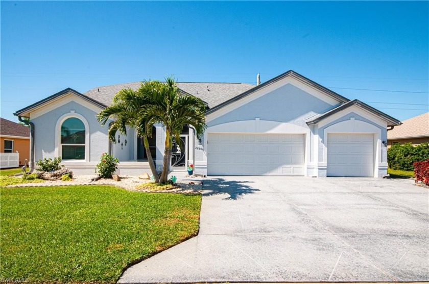 3 CAR GARAGE!!!!!!!!!!!! Absolutely beautiful home! Neat and - Beach Home for sale in Estero, Florida on Beachhouse.com