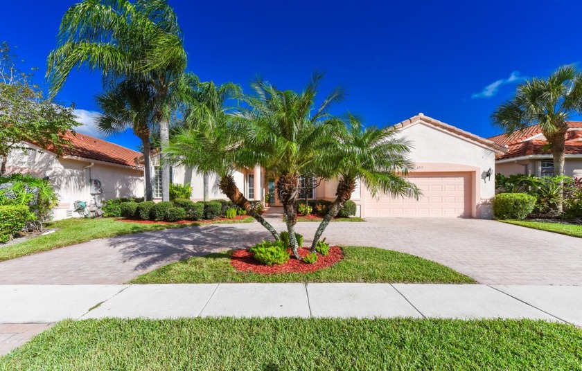 INCREDIBLE LAKE VIEW! This property features three spacious - Beach Home for sale in Boynton Beach, Florida on Beachhouse.com