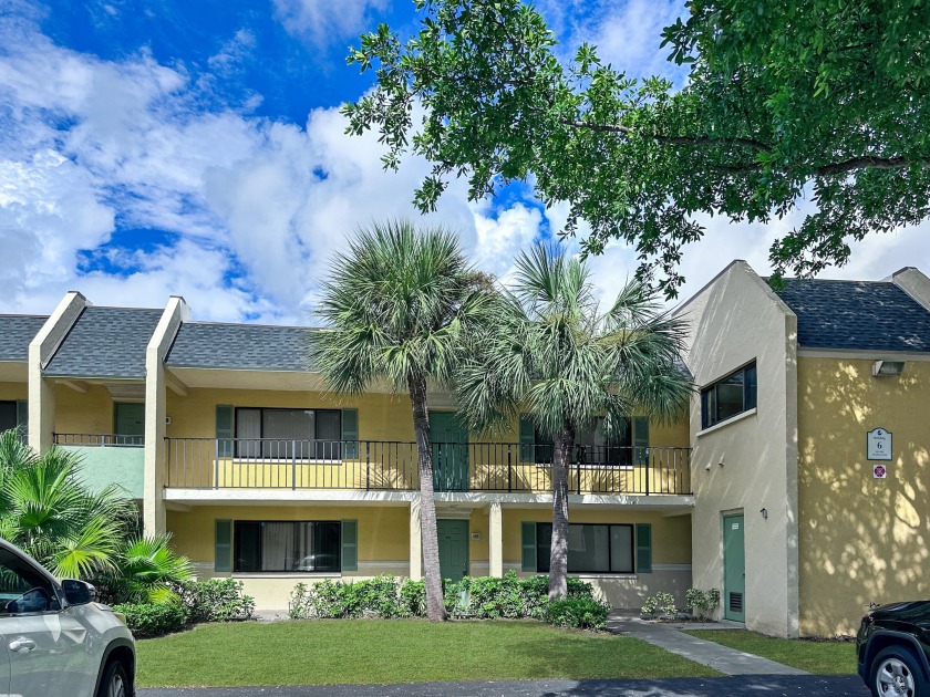 Imagine walking into your bright and airy condo, where - Beach Condo for sale in Boynton Beach, Florida on Beachhouse.com