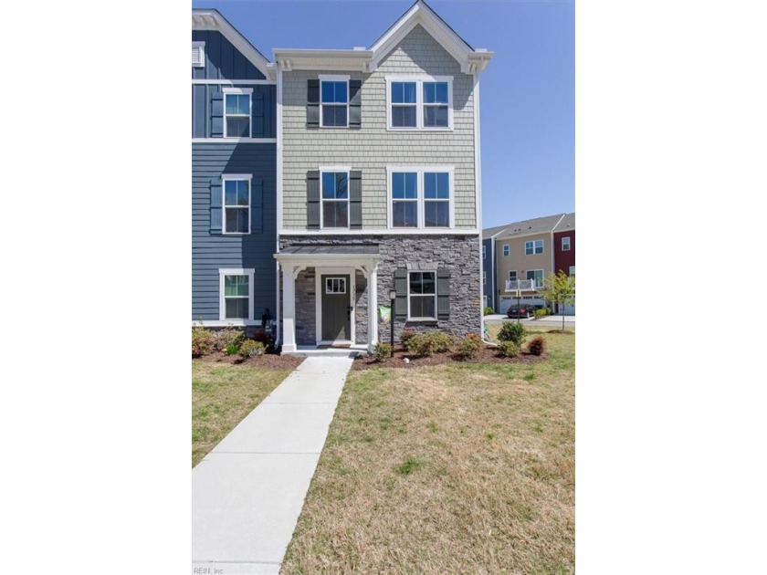 Beautiful tri-level townhouse...Move in ready! Corner unit with - Beach Townhome/Townhouse for sale in Chesapeake, Virginia on Beachhouse.com