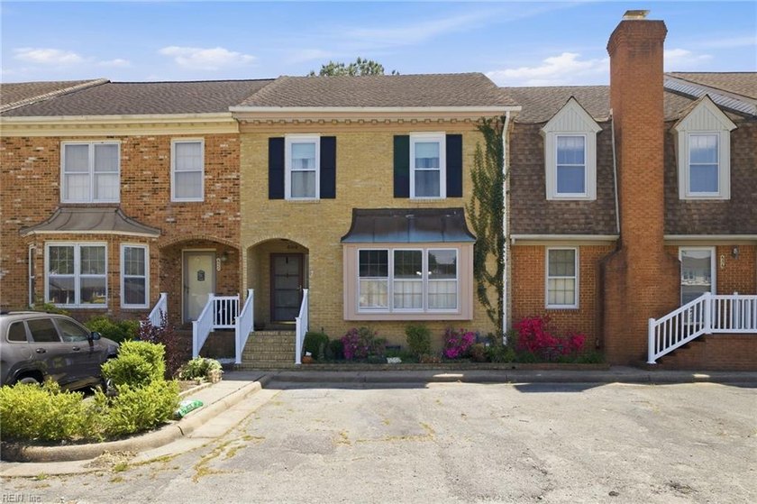 Beautiful brick townhome in the heart of Kempsville offers 3 - Beach Townhome/Townhouse for sale in Virginia Beach, Virginia on Beachhouse.com