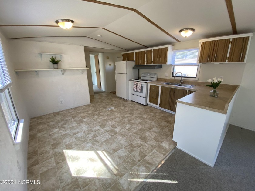 Manufactured home with 3 bedrooms, 2 full baths and spacious - Beach Home for sale in Supply, North Carolina on Beachhouse.com