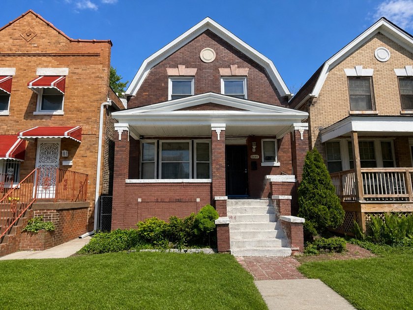 East Woodlawn is moving... and this one sits right in the middle - Beach Home for sale in Chicago, Illinois on Beachhouse.com