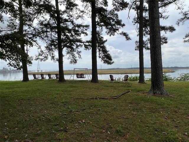 WELL MAINTAINED WATERFRONT LOT IN THE TOWN OF WEST POINT - Beach Lot for sale in West Point, Virginia on Beachhouse.com