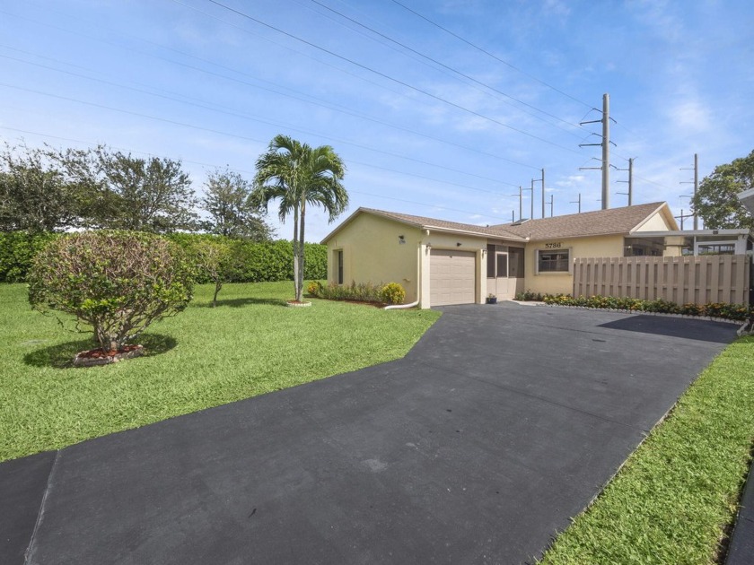 Newly renovated 2-bedroom, 2-bath single-family with one-car - Beach Home for sale in Boynton Beach, Florida on Beachhouse.com