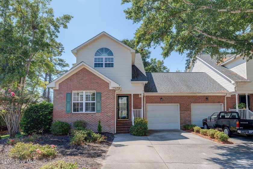 Live the beach life in this charming 2-bedroom, 2-bathroom - Beach Townhome/Townhouse for sale in Carolina Beach, North Carolina on Beachhouse.com