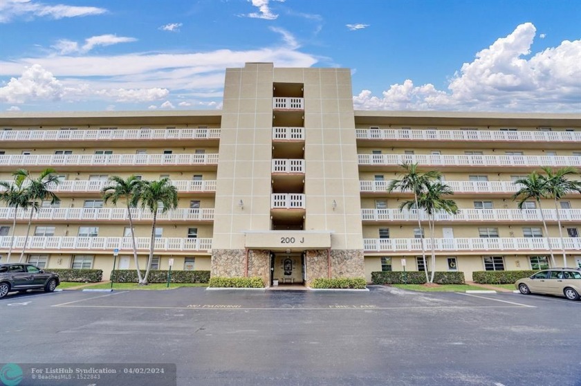 BEST UNIT LOCATION IN THE COMPLEX Move-in to this beautiful - Beach Condo for sale in Dania, Florida on Beachhouse.com