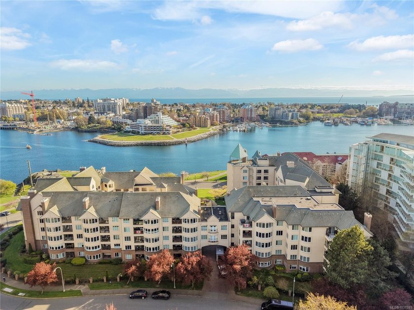 Welcome to the beautiful Songhees Point complex, located across - Beach Condo for sale in Victoria, British Columbia on Beachhouse.com