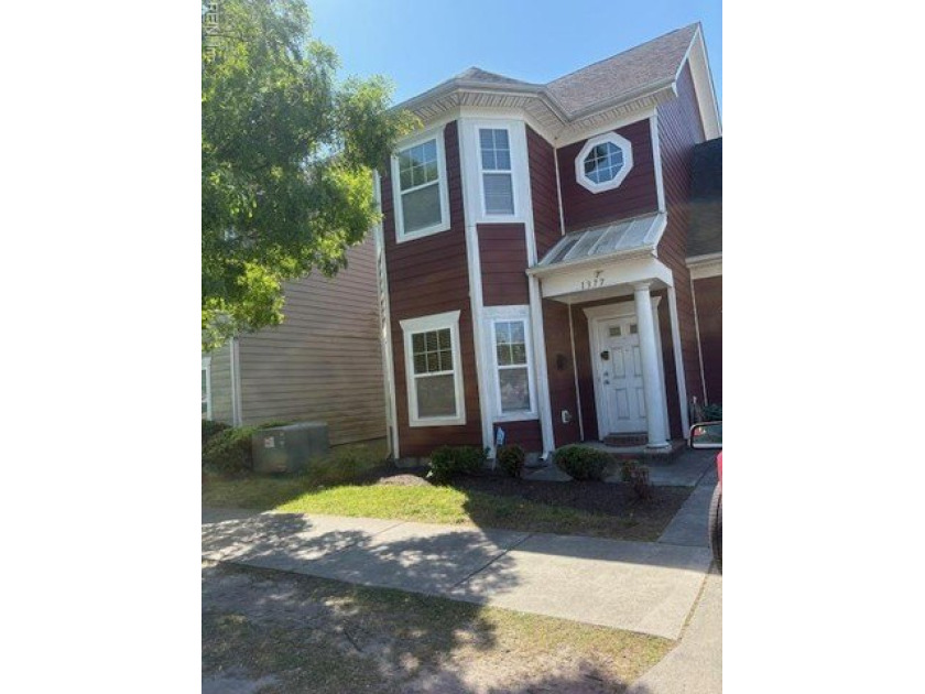 Three Bedroom, 2.5 Bath townhome with very low HOA fees, great - Beach Townhome/Townhouse for sale in Norfolk, Virginia on Beachhouse.com