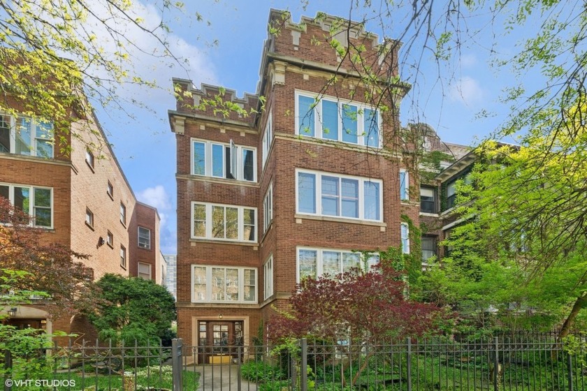 Welcome to this stunning vintage condo in the heart of Edgewater - Beach Condo for sale in Chicago, Illinois on Beachhouse.com
