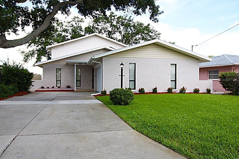 Experience island living at its finest with this beautifully - Beach Home for sale in Indian Rocks Beach, Florida on Beachhouse.com