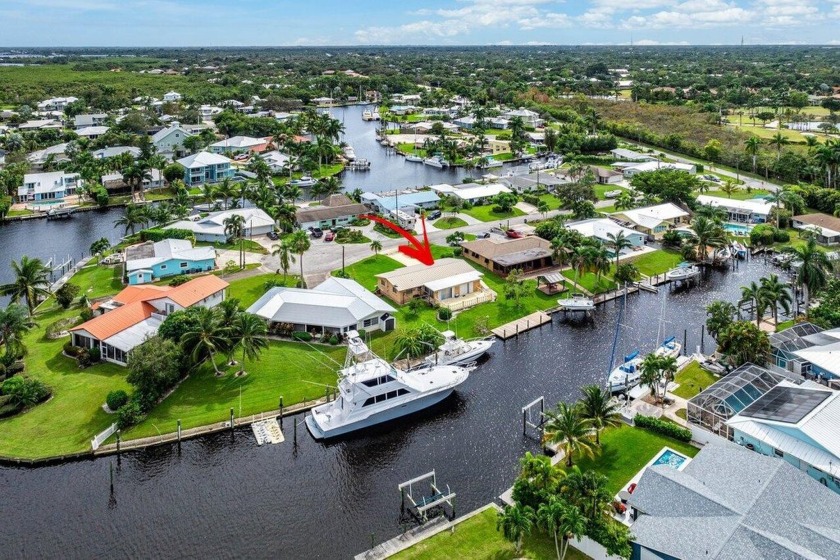 Opportunity Knocks!! This 3-bedroom, 2-bath single-family home - Beach Home for sale in Palm City, Florida on Beachhouse.com