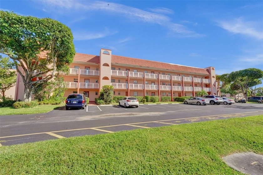 Water & golf course views in Sunrise Lakes Phase 3! Move-in - Beach Condo for sale in Sunrise, Florida on Beachhouse.com