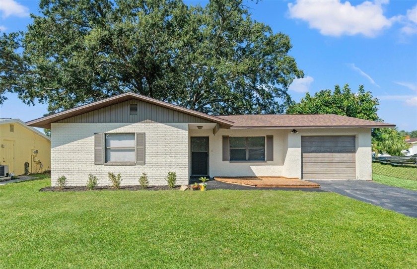 Welcome to 5828 Mariposa Drive in Holiday, FL -- a charming - Beach Home for sale in Holiday, Florida on Beachhouse.com