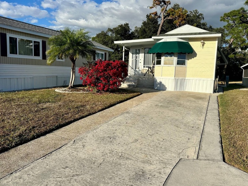 Escape the cold and settle into the Florida lifestyle in this - Beach Home for sale in Nokomis, Florida on Beachhouse.com