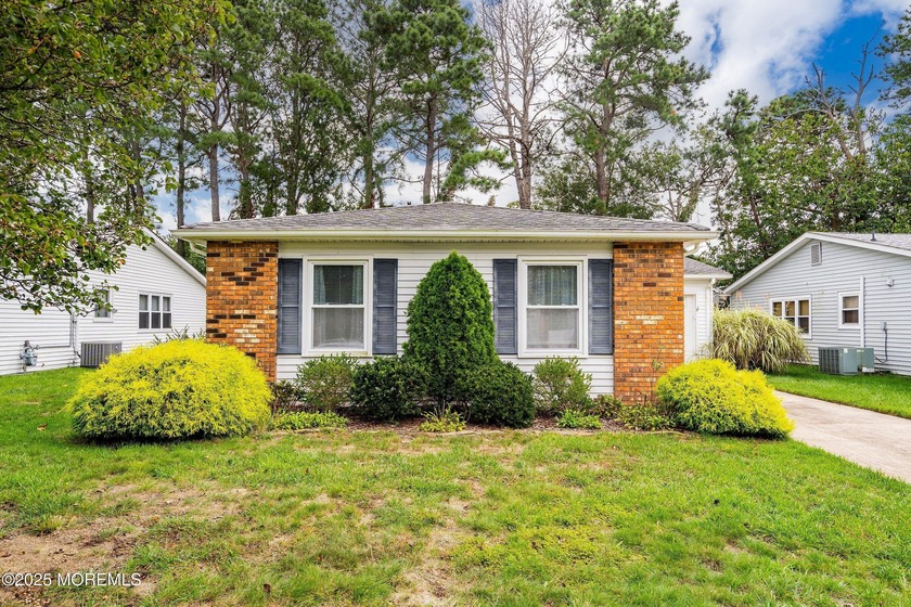 Spacious 2 bdrm, 1.5 bath in Lions Head North backing to private - Beach Home for sale in Brick, New Jersey on Beachhouse.com