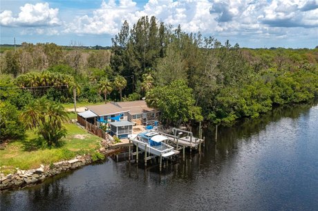 RIVERFRONT HIDDEN GEM!  On the banks of the Little Manatee River - Beach Home for sale in Ruskin, Florida on Beachhouse.com