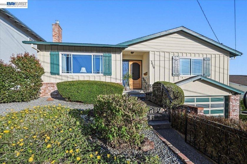 Beautifully updated 3 bedroom, 2.5 bathroom home featuring an - Beach Home for sale in Castro Valley, California on Beachhouse.com