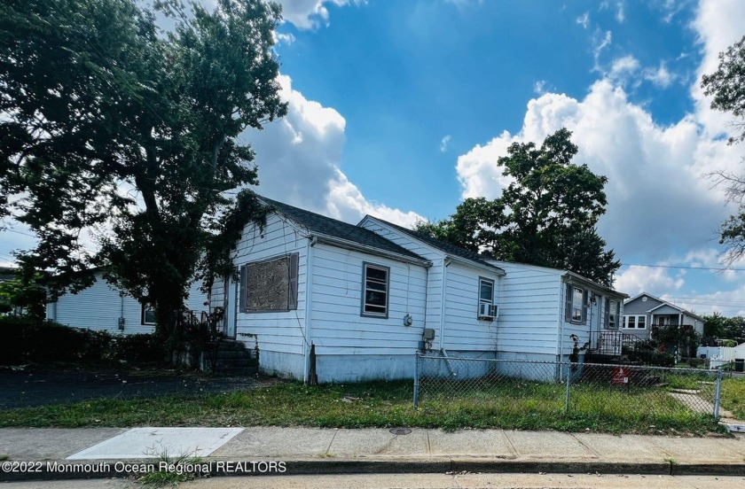 This charming bungalow offers a fantastic investment opportunity - Beach Home for sale in Keansburg, New Jersey on Beachhouse.com