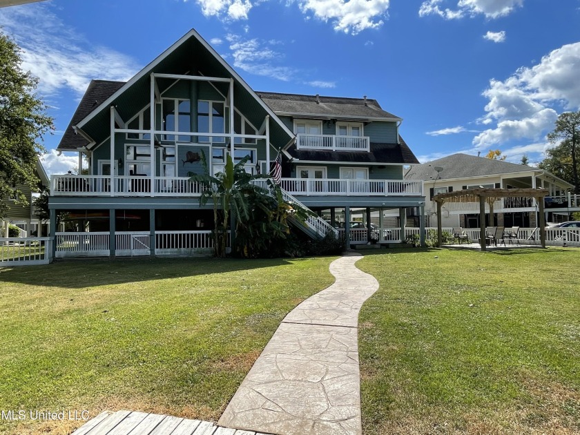 Waterfront home situated in a low traffic cul de sac, with awe - Beach Home for sale in Gulfport, Mississippi on Beachhouse.com