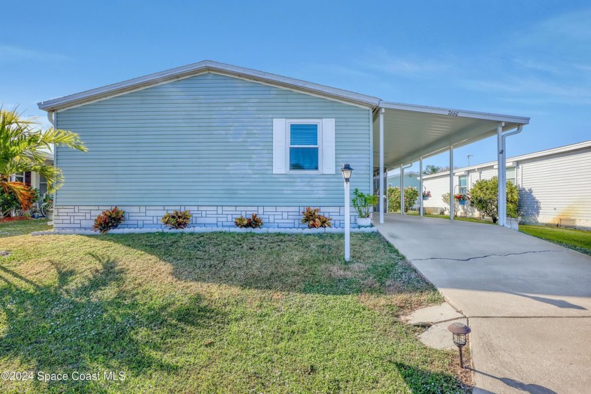 Beautiful 3 bedroom, 2 baths, manufactured home in the 55+ of - Beach Home for sale in Micco, Florida on Beachhouse.com