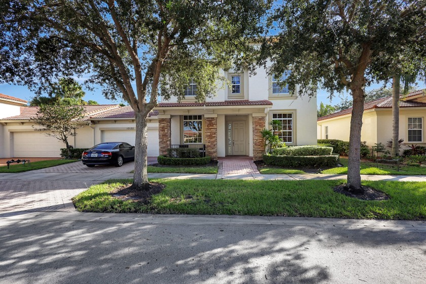 BEAUTIFUL 4 BEDROOM  AND AN OFFICE 3 1/2 BATH VILLA AT PGA - Beach Home for sale in Port Saint Lucie, Florida on Beachhouse.com