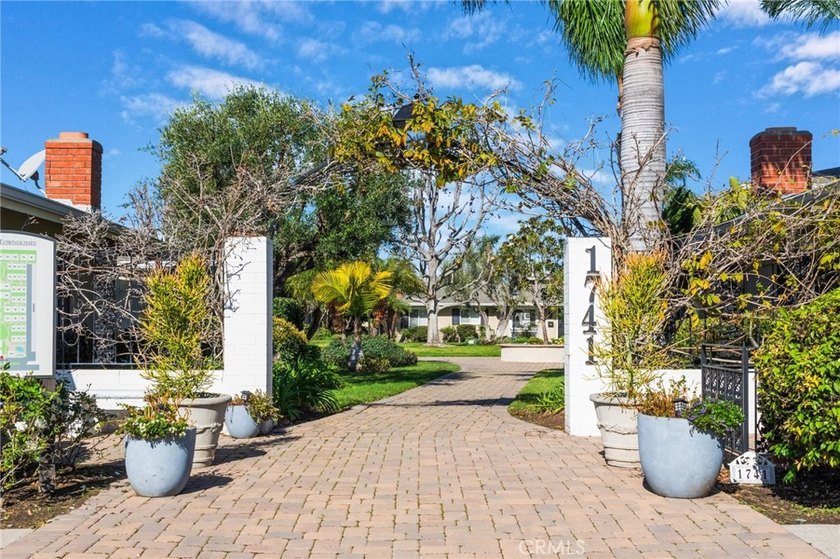Don't miss out on this beautiful 2 story, three bedroom townhome - Beach Townhome/Townhouse for sale in Costa Mesa, California on Beachhouse.com