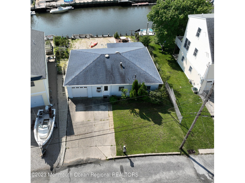 Well Maintained and cared for Home on a great lagoon. There is - Beach Home for sale in Little Egg Harbor, New Jersey on Beachhouse.com