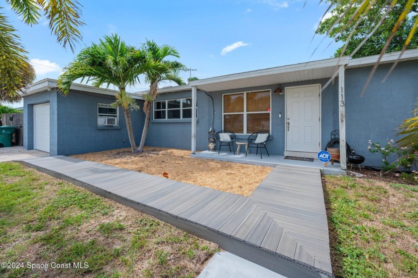 Discover the ultimate beachside retreat! This charming beach - Beach Home for sale in Satellite Beach, Florida on Beachhouse.com